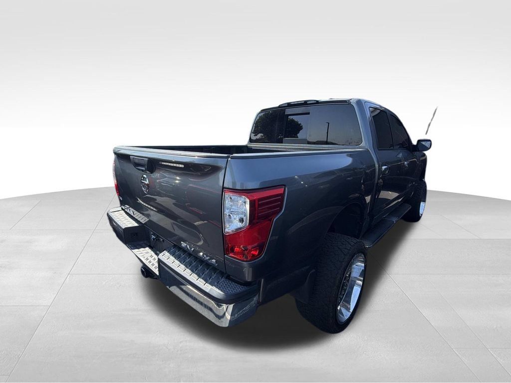 Used 2018 Nissan Titan SV AWD/4WD image 2