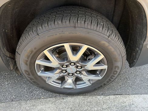 Used 2023 GMC Acadia SLT w/ Technology Package image 2