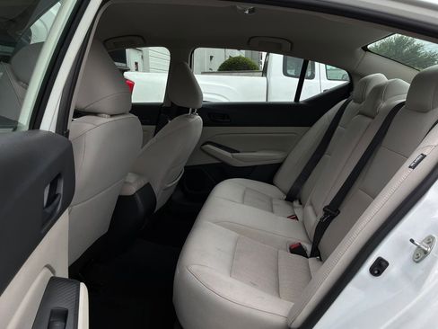 Used 2025 Nissan Altima 2.5 SV FWD image 12