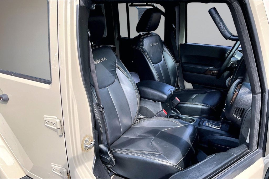 Used 2018 Jeep Wrangler Unlimited Sahara w/ Connectivity Group AWD/4WD image 30