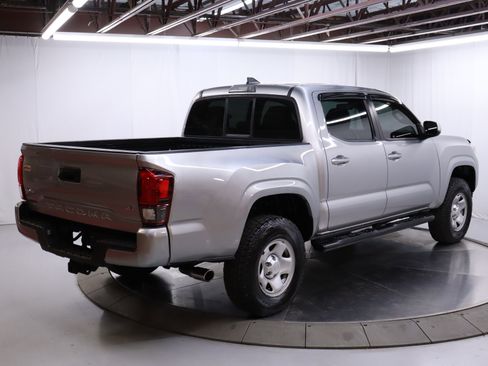 Used 2018 Toyota Tacoma SR image 7