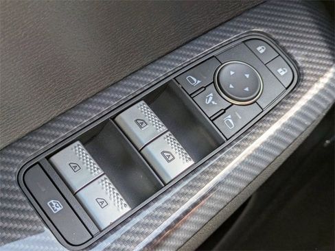 New 2025 Mitsubishi Outlander SE image 23