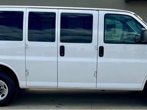 Used 2016 Chevrolet Express 2500 LT w/ LT Preferred Equipment Group RWD image 8