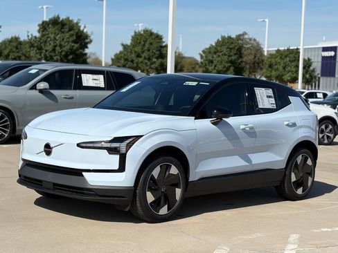 New 2026 Volvo EX30 Plus w/ Climate Package image 3