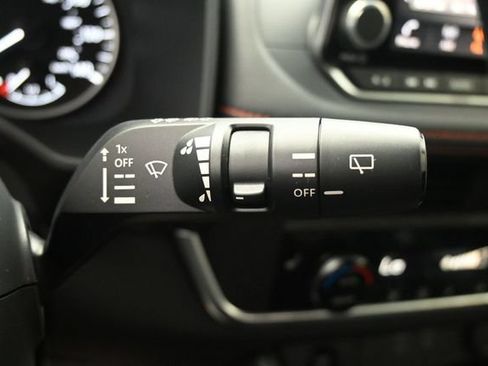 Used 2026 Nissan Rogue SV AWD/4WD image 32