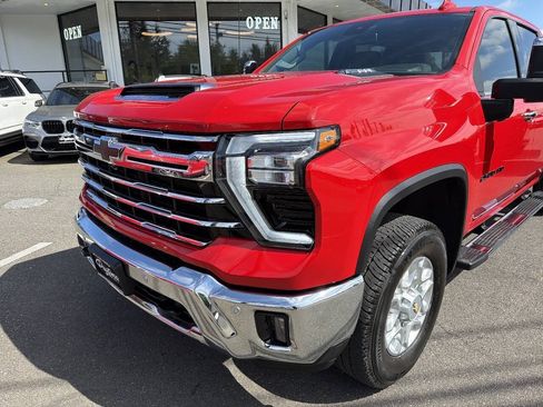 Used 2024 Chevrolet Silverado 2500 LTZ w/ LTZ Convenience Package AWD/4WD image 16