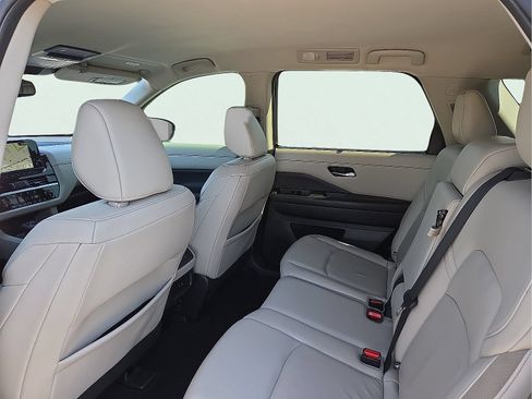Used 2022 Nissan Pathfinder SL FWD image 10