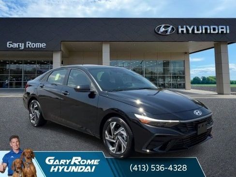 Certified 2025 Hyundai Elantra SEL FWD image 2