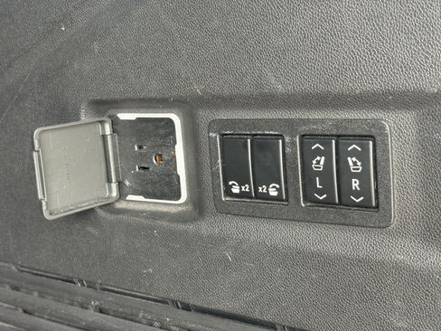 Used 2021 Chevrolet Tahoe Premier w/ Premium Package AWD/4WD image 10