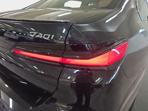 Used 2023 BMW 740i image 33