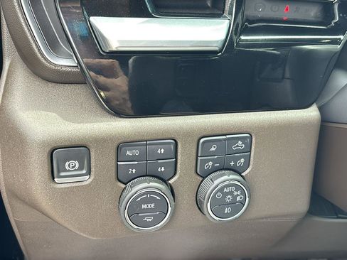 Certified 2024 Chevrolet Silverado 1500 LTZ AWD/4WD image 25