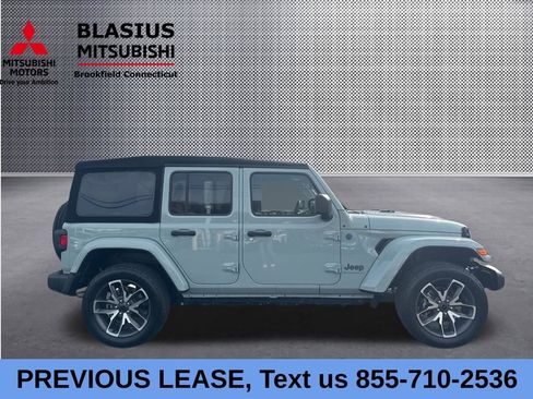 Used 2024 Jeep Wrangler Unlimited w/ Convenience Group AWD/4WD image 4
