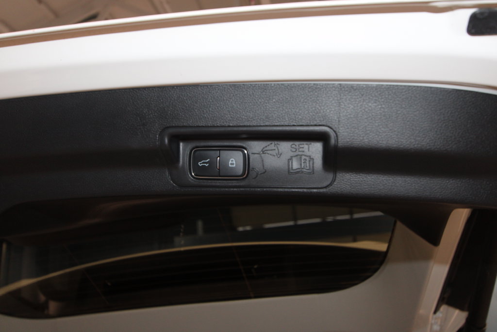 Used 2025 Ford Explorer Active AWD/4WD image 41