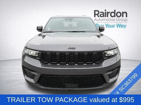 Used 2025 Jeep Grand Cherokee Altitude w/ Trailer Tow Package AWD/4WD image 2
