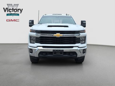 Used 2024 Chevrolet Silverado 2500 LT w/ All Star Edition AWD/4WD image 2