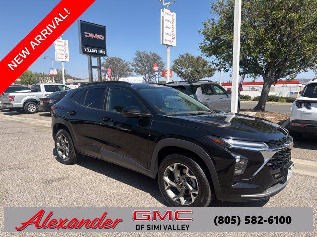 Used 2026 Chevrolet Trax LT FWD image 1
