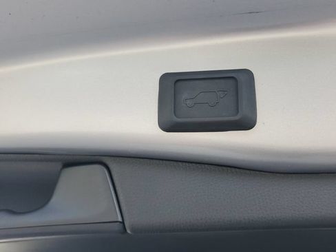 Used 2024 Toyota RAV4 XLE w/ Convenience Package FWD image 7