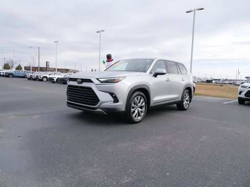 Used 2024 Toyota Grand Highlander Limited image 6