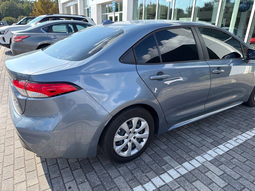 Used 2025 Toyota Corolla LE FWD image 10