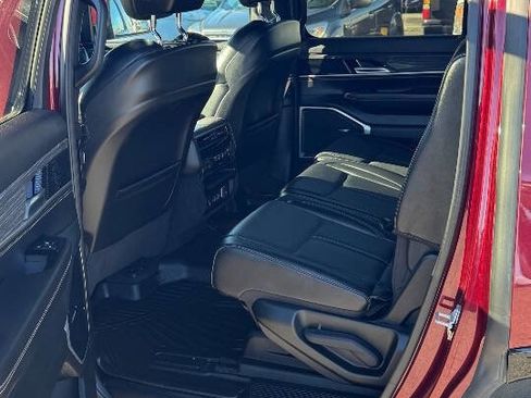 Used 2022 Jeep Wagoneer Series II image 6