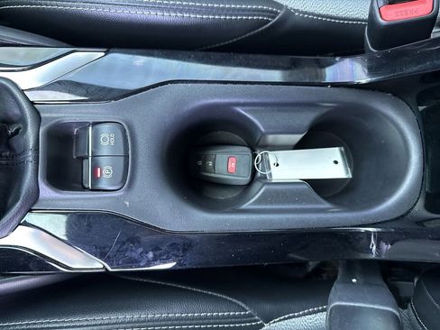 Used 2020 Toyota Corolla XSE FWD image 32