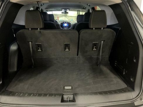Used 2020 Chevrolet Traverse LT image 16