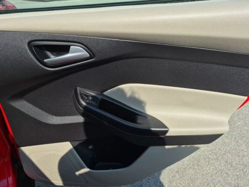 Used 2014 Ford Focus SE FWD image 15