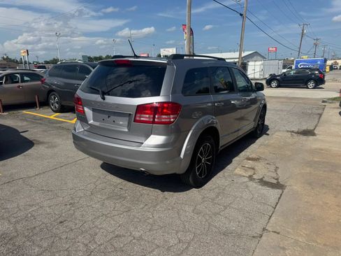 Used 2018 Dodge Journey SE w/ Connectivity Group FWD image 4