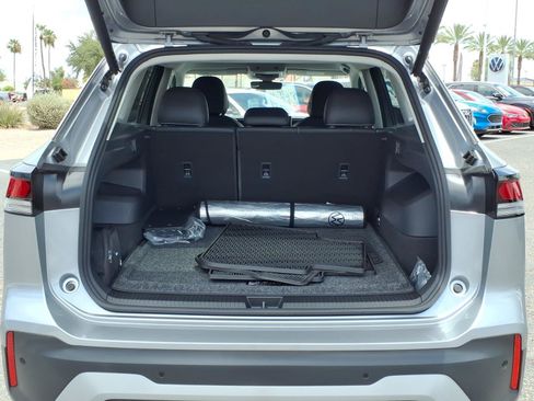 Certified 2025 Volkswagen Tiguan SE FWD image 16
