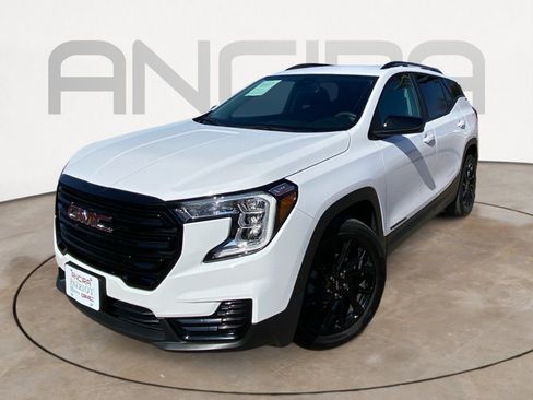 Used 2024 GMC Terrain SLE w/ Driver Convenience Package image 6