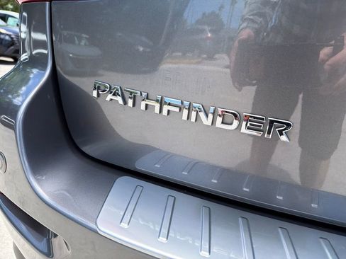 Used 2019 Nissan Pathfinder Platinum FWD image 10