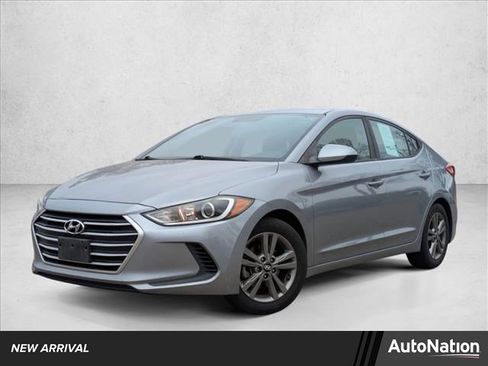 Used 2017 Hyundai Elantra SE image 1
