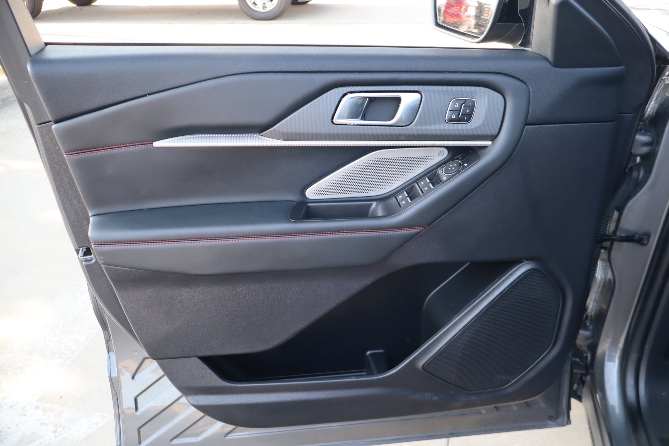 Certified 2025 Ford Explorer ST AWD/4WD image 13