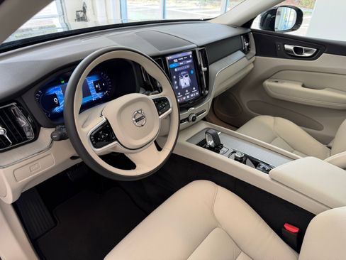 Certified 2025 Volvo XC60 B5 Plus AWD/4WD image 15