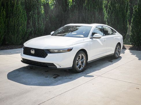 Used 2023 Honda Accord EX image 5