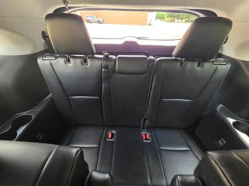 Used 2021 Toyota Highlander XLE AWD/4WD image 28