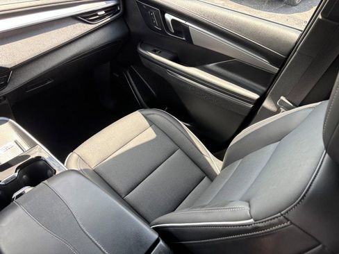 Certified 2025 Buick Enclave Preferred FWD image 15
