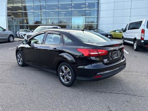 Certified 2018 Ford Focus SE w/ SE Appearance Package image 5