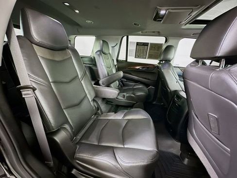 Used 2016 Cadillac Escalade Luxury image 31