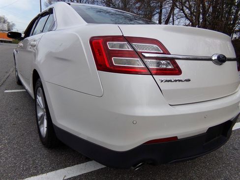 Used 2016 Ford Taurus SEL image 9