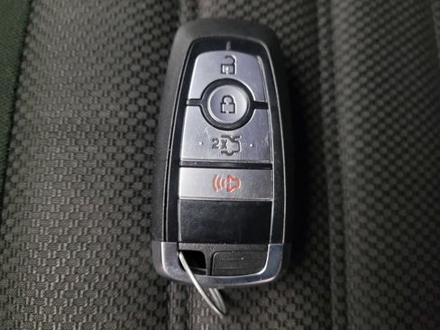 Used 2017 Ford Fusion SE w/ Fusion SE Technology Package image 32