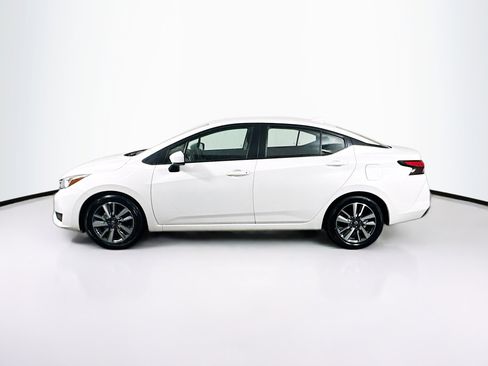 Used 2023 Nissan Versa SV image 4