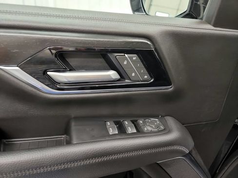 Used 2025 GMC Yukon XL Denali AWD/4WD image 20