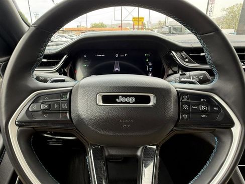 Used 2022 Jeep Grand Cherokee Trailhawk w/ Luxury Tech Group III AWD/4WD image 40
