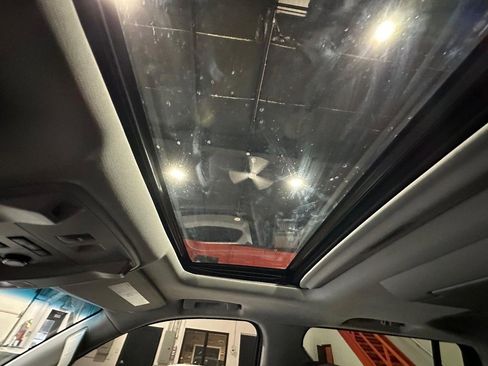 Used 2015 Cadillac Escalade ESV Premium image 24