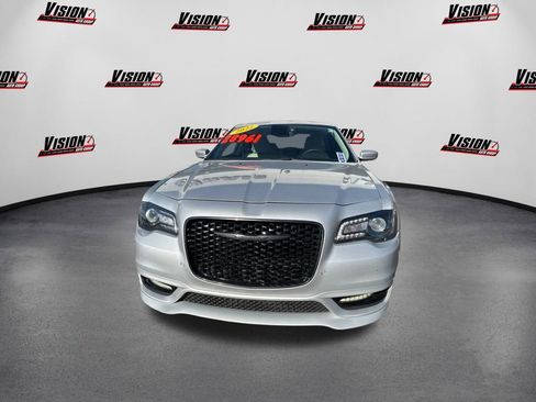 Used 2022 Chrysler 300 Touring L image 2