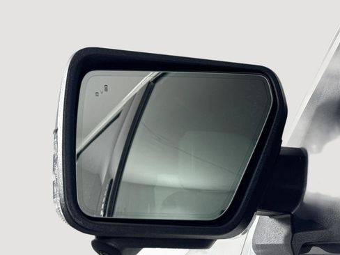 Used 2022 Ford F150 Lightning Lariat image 10