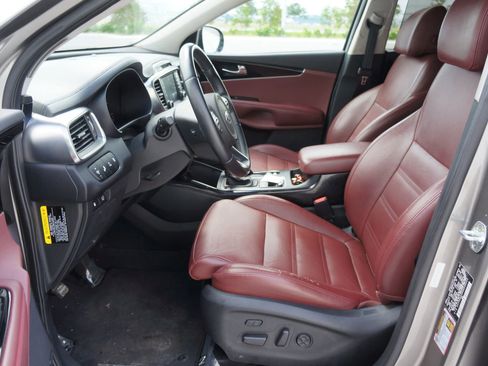 Used 2017 Kia Sorento SX image 28