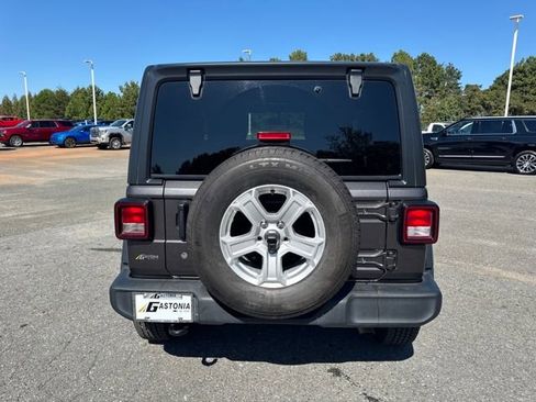 Used 2019 Jeep Wrangler Sport S image 4