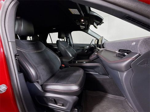 Used 2025 Ford Explorer ST image 31